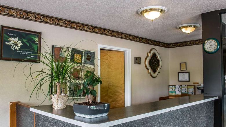 <b>Econo Lodge Paw Paw Lobby</b>. Images powered by <a href="https://iceportal.shijigroup.com/" title="IcePortal" target="_blank">IcePortal</a>.