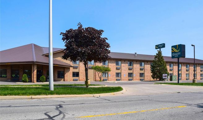 Quality Inn Exterior
