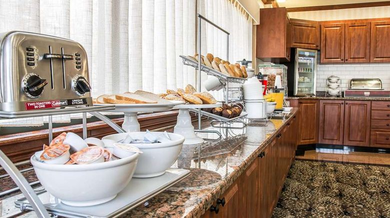 <b>Comfort Suites Restaurant</b>. Images powered by <a href="https://iceportal.shijigroup.com/" title="IcePortal" target="_blank">IcePortal</a>.