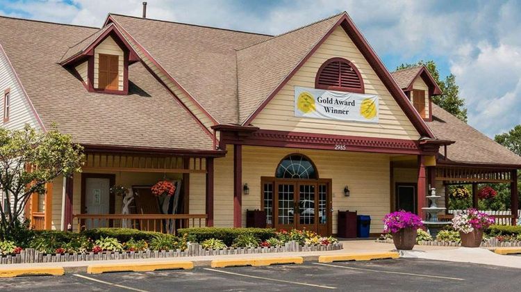 Econo Lodge Inn &  Suites Grand Rapids Exterior