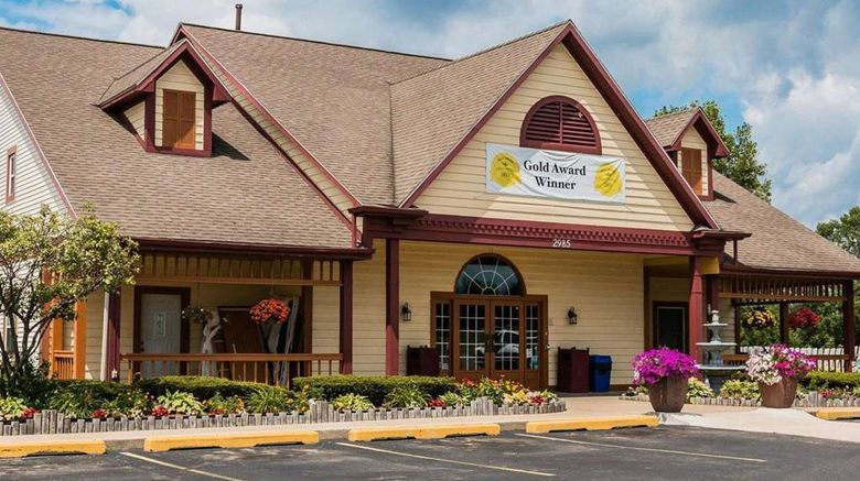 <b>Econo Lodge Inn &  Suites Grand Rapids Exterior</b>. Images powered by <a href="https://iceportal.shijigroup.com/" title="IcePortal" target="_blank">IcePortal</a>.