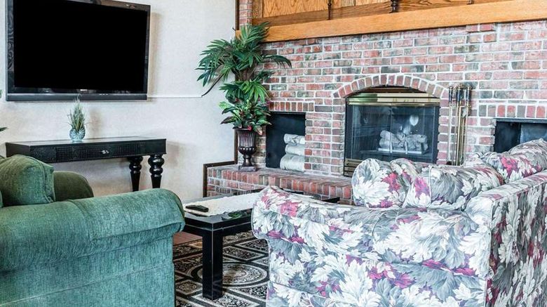 <b>Econo Lodge Inn &  Suites Grand Rapids Lobby</b>. Images powered by <a href="https://iceportal.shijigroup.com/" title="IcePortal" target="_blank">IcePortal</a>.