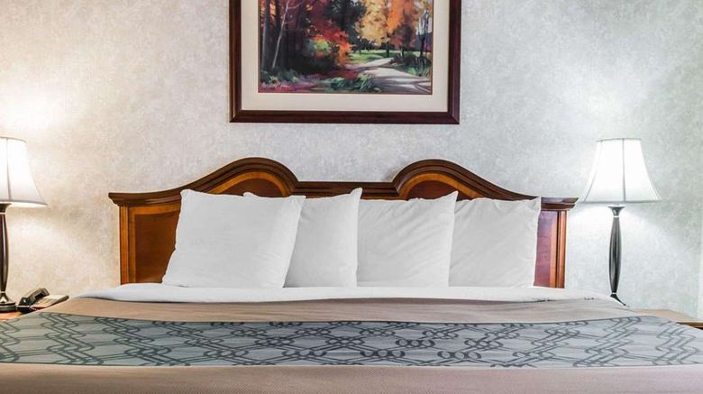 <b>Econo Lodge Inn &  Suites Grand Rapids Suite</b>. Images powered by <a href="https://iceportal.shijigroup.com/" title="IcePortal" target="_blank">IcePortal</a>.