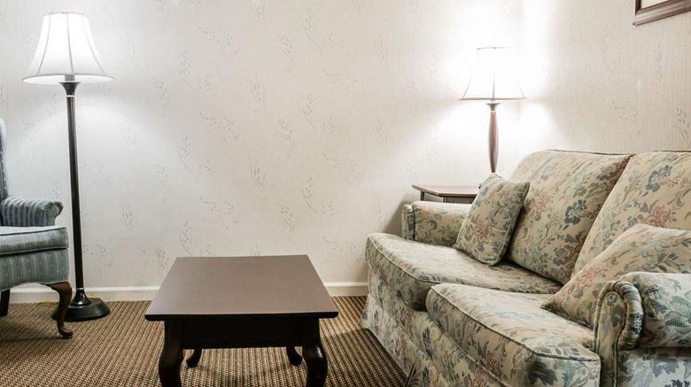 <b>Econo Lodge Inn &  Suites Grand Rapids Room</b>. Images powered by <a href="https://iceportal.shijigroup.com/" title="IcePortal" target="_blank">IcePortal</a>.