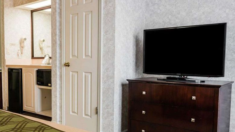 <b>Econo Lodge Inn &  Suites Grand Rapids Suite</b>. Images powered by <a href="https://iceportal.shijigroup.com/" title="IcePortal" target="_blank">IcePortal</a>.