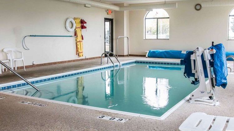Quality Inn Pool