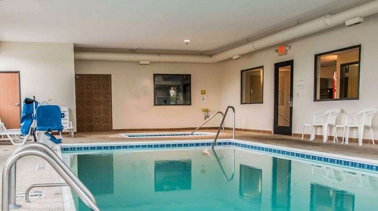 Quality Inn Pool
