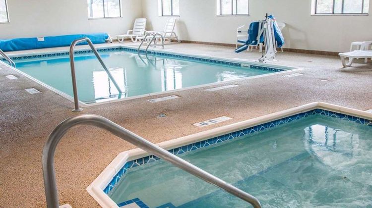 Quality Inn Pool