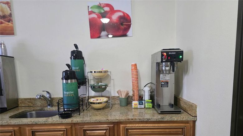 <b>Quality Inn Restaurant</b>. Images powered by <a href="https://iceportal.shijigroup.com/" title="IcePortal" target="_blank">IcePortal</a>.