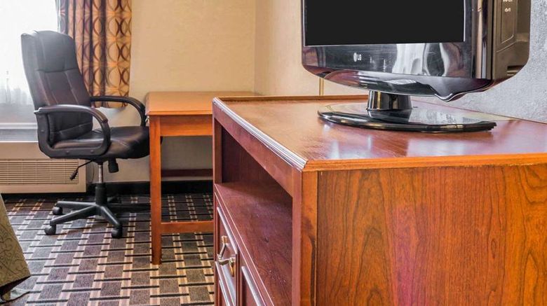 <b>Quality Inn Grand Rapids North Room</b>. Images powered by <a href="https://iceportal.shijigroup.com/" title="IcePortal" target="_blank">IcePortal</a>.