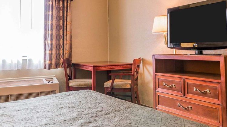 Quality Inn Grand Rapids North Room