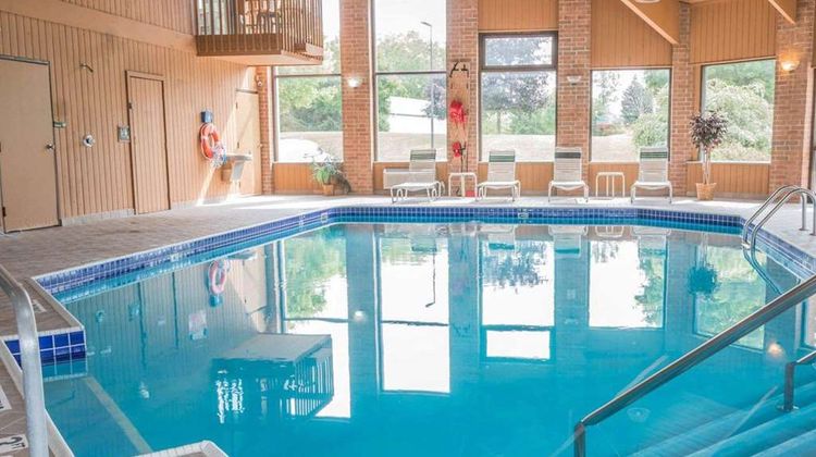 Quality Inn Grand Rapids North Pool