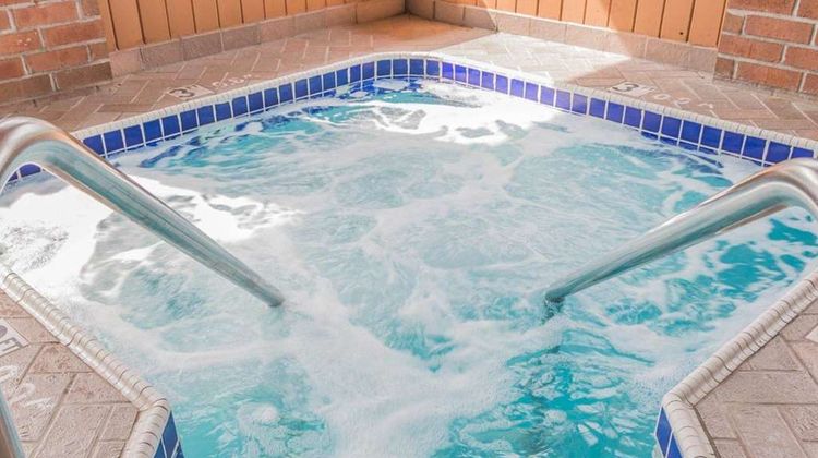 Quality Inn Grand Rapids North Pool