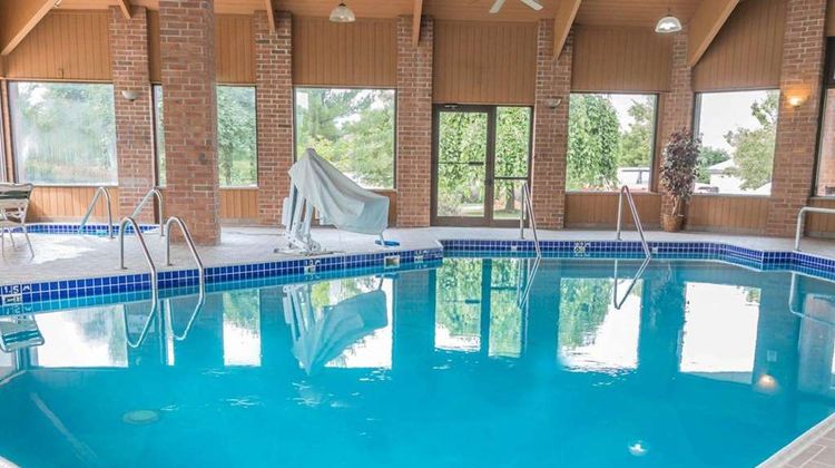 Quality Inn Grand Rapids North Pool