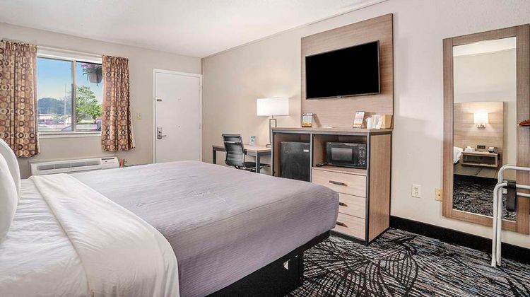 Rodeway Inn Grand Haven Room
