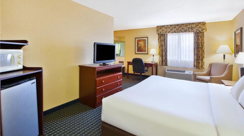 <b>Quality Inn Marshall Room</b>. Images powered by <a href="https://iceportal.shijigroup.com/" title="IcePortal" target="_blank">IcePortal</a>.