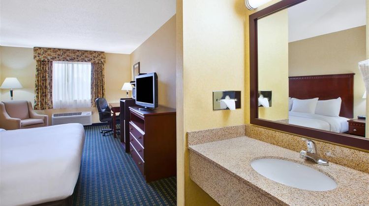 Quality Inn Marshall Room