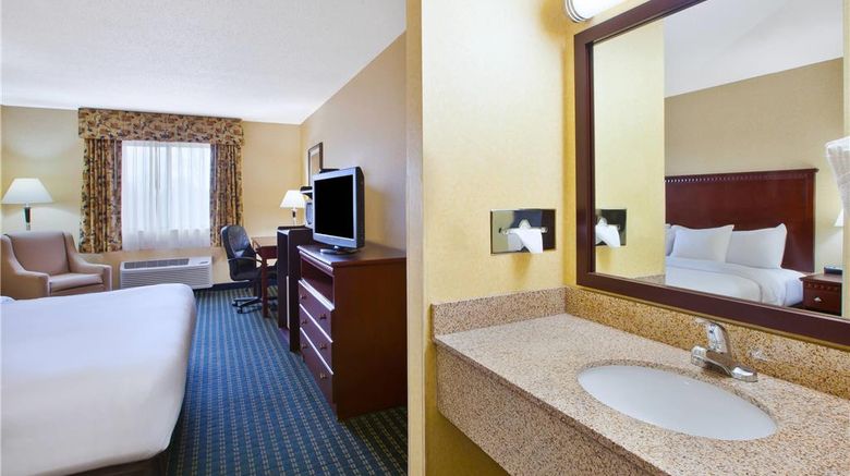 <b>Quality Inn Marshall Room</b>. Images powered by <a href="https://iceportal.shijigroup.com/" title="IcePortal" target="_blank">IcePortal</a>.