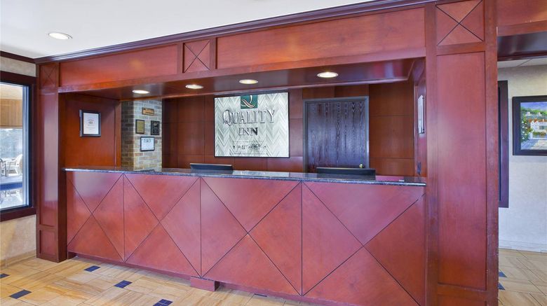 <b>Quality Inn Marshall Lobby</b>. Images powered by <a href="https://iceportal.shijigroup.com/" title="IcePortal" target="_blank">IcePortal</a>.