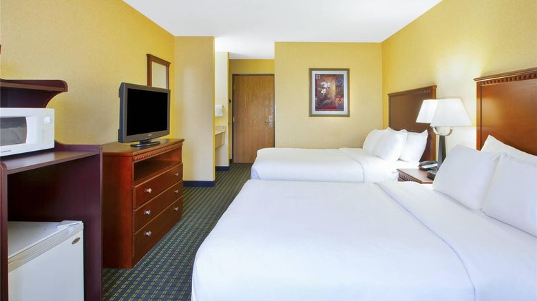 <b>Quality Inn Marshall Room</b>. Images powered by <a href="https://iceportal.shijigroup.com/" title="IcePortal" target="_blank">IcePortal</a>.