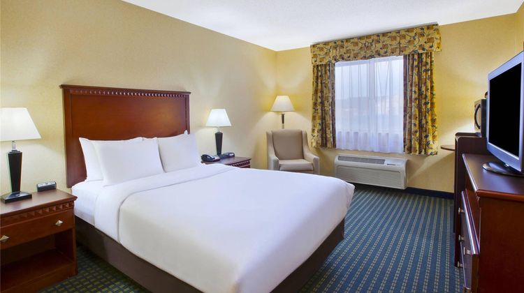 Quality Inn Marshall Room