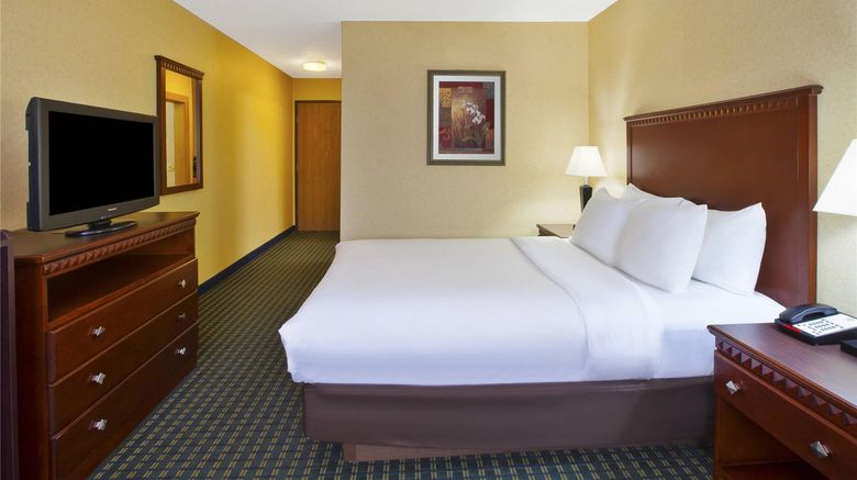 <b>Quality Inn Marshall Room</b>. Images powered by <a href="https://iceportal.shijigroup.com/" title="IcePortal" target="_blank">IcePortal</a>.