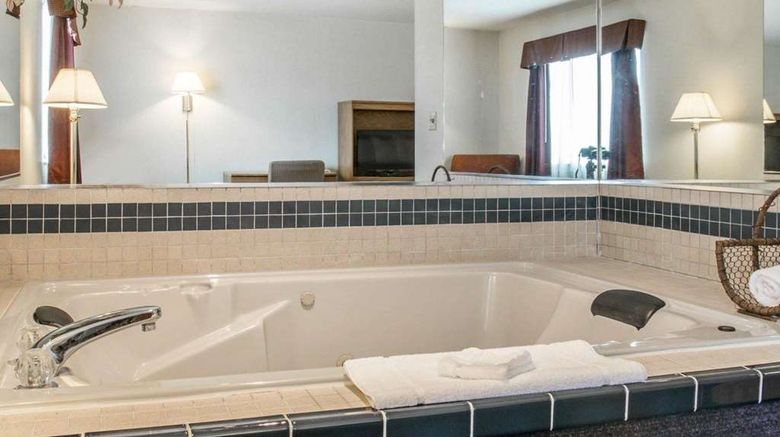 <b>Quality Inn Suite</b>. Images powered by <a href="https://iceportal.shijigroup.com/" title="IcePortal" target="_blank">IcePortal</a>.