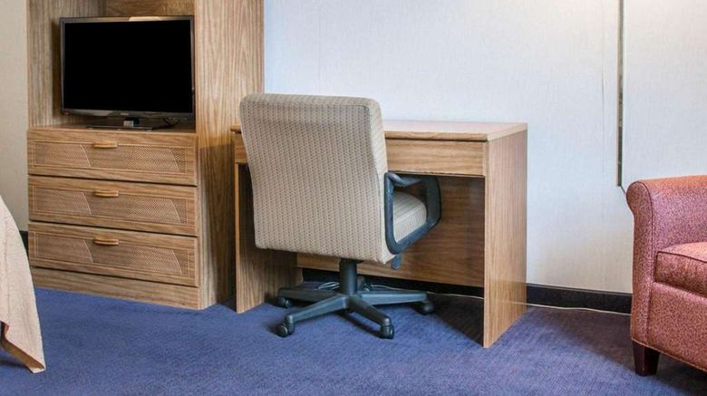 <b>Quality Inn Suite</b>. Images powered by <a href="https://iceportal.shijigroup.com/" title="IcePortal" target="_blank">IcePortal</a>.