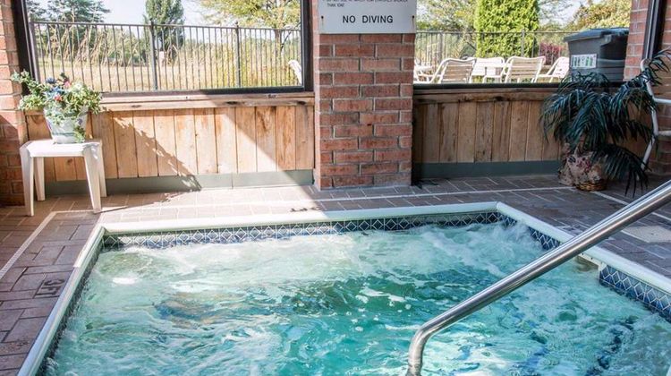 Quality Inn Pool