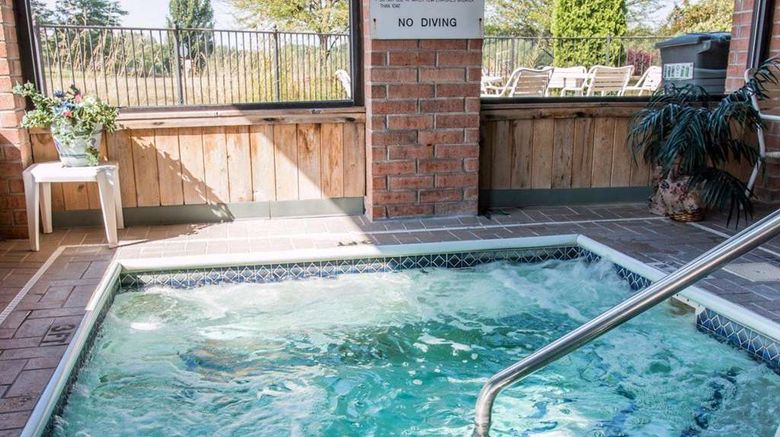 <b>Quality Inn Pool</b>. Images powered by <a href="https://iceportal.shijigroup.com/" title="IcePortal" target="_blank">IcePortal</a>.