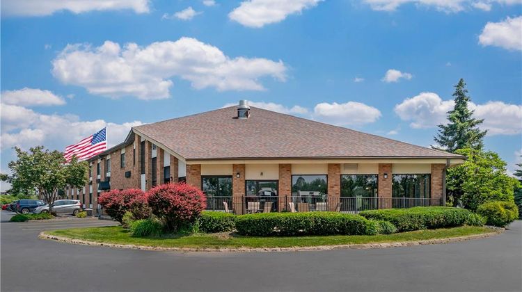 Quality Inn Byron Center Exterior