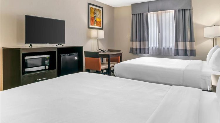 Quality Inn Byron Center Room