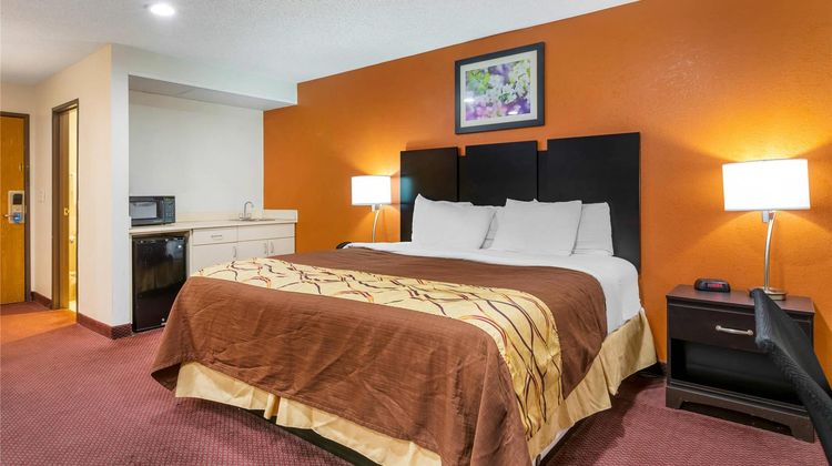 Rodeway Inn Coopersville Suite