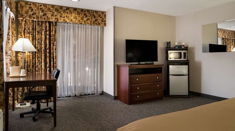 Quality Inn Grand Blanc Suite