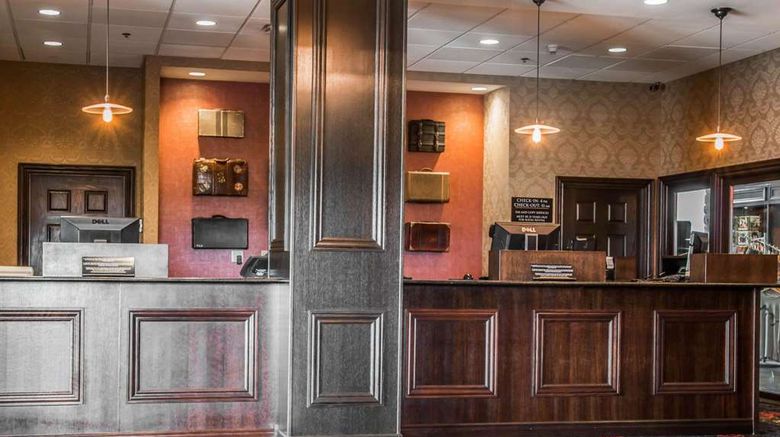 <b>Shoreline Inn & Conf Ctr, Ascend Hotel Lobby</b>. Images powered by <a href="https://iceportal.shijigroup.com/" title="IcePortal" target="_blank">IcePortal</a>.