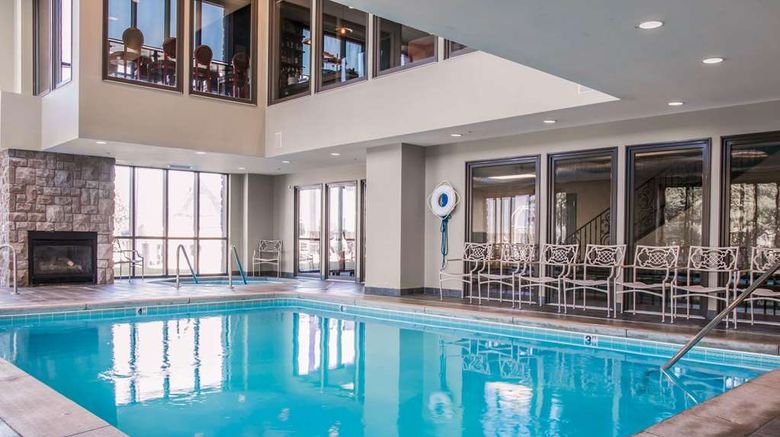 <b>Shoreline Inn & Conf Ctr, Ascend Hotel Pool</b>. Images powered by <a href="https://iceportal.shijigroup.com/" title="IcePortal" target="_blank">IcePortal</a>.