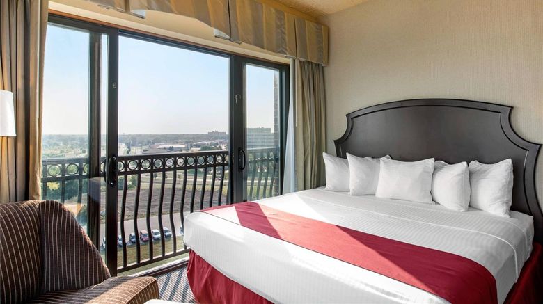 <b>Shoreline Inn & Conf Ctr, Ascend Hotel Suite</b>. Images powered by <a href="https://iceportal.shijigroup.com/" title="IcePortal" target="_blank">IcePortal</a>.