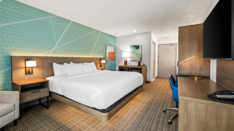 <b>Comfort Inn Traverse City Room</b>. Images powered by <a href="https://iceportal.shijigroup.com/" title="IcePortal" target="_blank">IcePortal</a>.