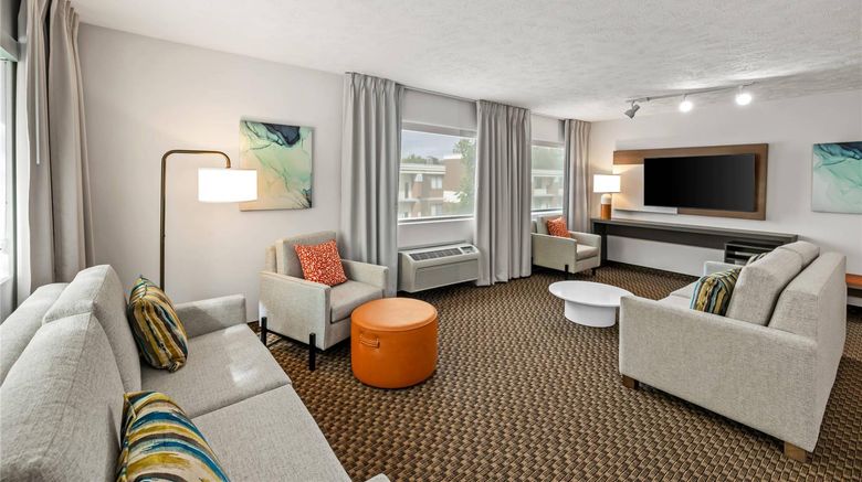 <b>Comfort Inn Traverse City Suite</b>. Images powered by <a href="https://iceportal.shijigroup.com/" title="IcePortal" target="_blank">IcePortal</a>.