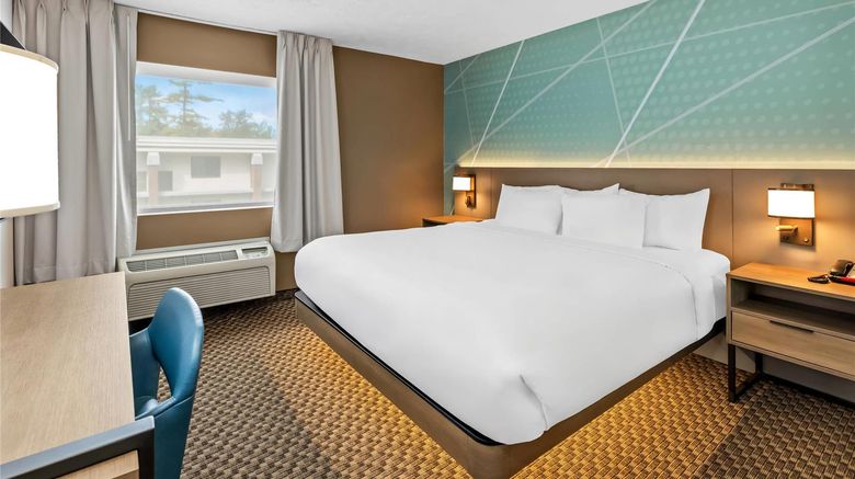 <b>Comfort Inn Traverse City Suite</b>. Images powered by <a href="https://iceportal.shijigroup.com/" title="IcePortal" target="_blank">IcePortal</a>.