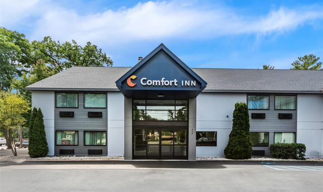 Comfort Inn Traverse City Exterior