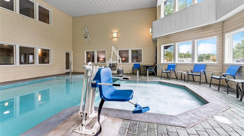 <b>Comfort Inn Traverse City Pool</b>. Images powered by <a href="https://iceportal.shijigroup.com/" title="IcePortal" target="_blank">IcePortal</a>.