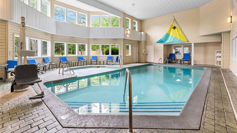 <b>Comfort Inn Traverse City Pool</b>. Images powered by <a href="https://iceportal.shijigroup.com/" title="IcePortal" target="_blank">IcePortal</a>.