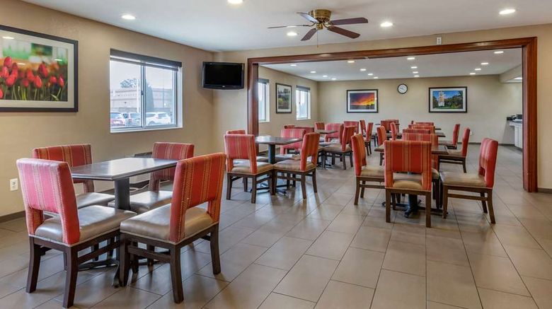 <b>Comfort Inn & Suites of Lansing Restaurant</b>. Images powered by <a href="https://iceportal.shijigroup.com/" title="IcePortal" target="_blank">IcePortal</a>.