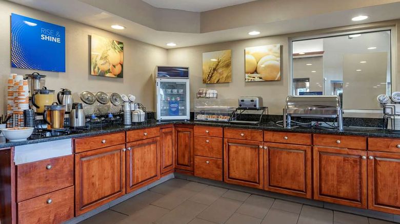 <b>Comfort Inn & Suites of Lansing Restaurant</b>. Images powered by <a href="https://iceportal.shijigroup.com/" title="IcePortal" target="_blank">IcePortal</a>.
