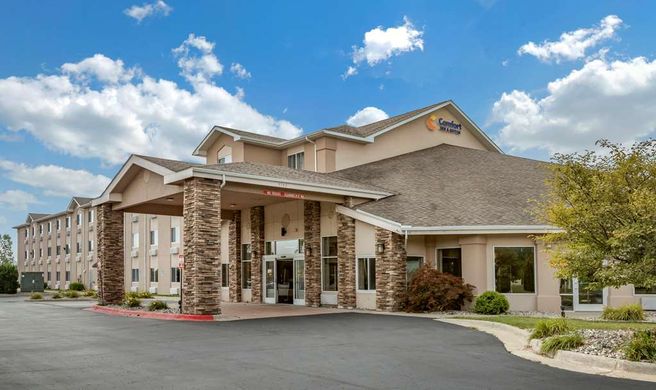 Comfort Inn & Suites of Lansing Exterior