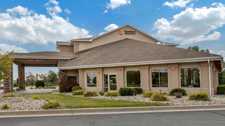 <b>Comfort Inn & Suites of Lansing Exterior</b>. Images powered by <a href="https://iceportal.shijigroup.com/" title="IcePortal" target="_blank">IcePortal</a>.