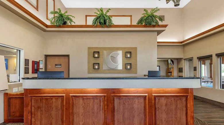 <b>Comfort Inn & Suites of Lansing Lobby</b>. Images powered by <a href="https://iceportal.shijigroup.com/" title="IcePortal" target="_blank">IcePortal</a>.