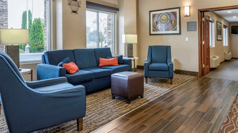 <b>Comfort Inn & Suites of Lansing Lobby</b>. Images powered by <a href="https://iceportal.shijigroup.com/" title="IcePortal" target="_blank">IcePortal</a>.