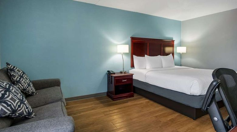 <b>Clarion Inn & Suites Airport Grand Rapid Room</b>. Images powered by <a href="https://iceportal.shijigroup.com/" title="IcePortal" target="_blank">IcePortal</a>.
